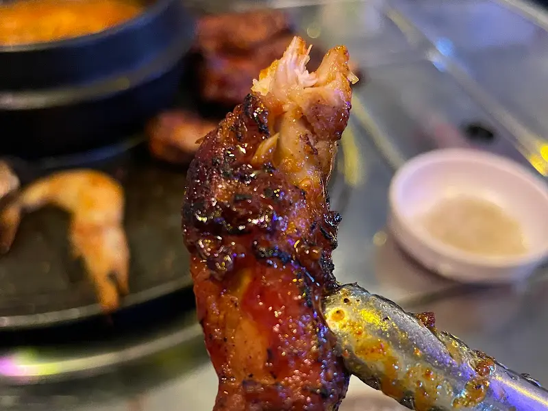 양념이 듬뿍 발린 등갈비