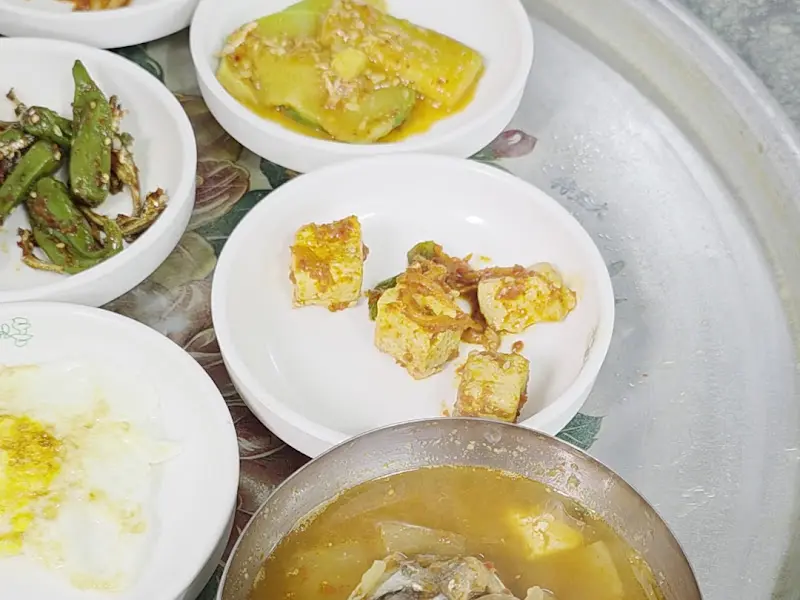 다양한 반찬들의 모습