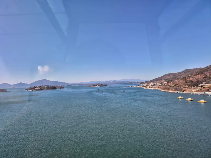 케이블카에서 내려다본 쪽빛 바다