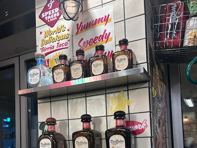 더타코부스 내부 장식