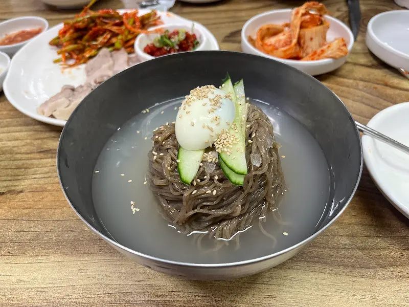반냉면