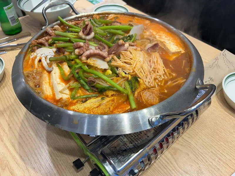 청년낙지 낙지전골 (추정)