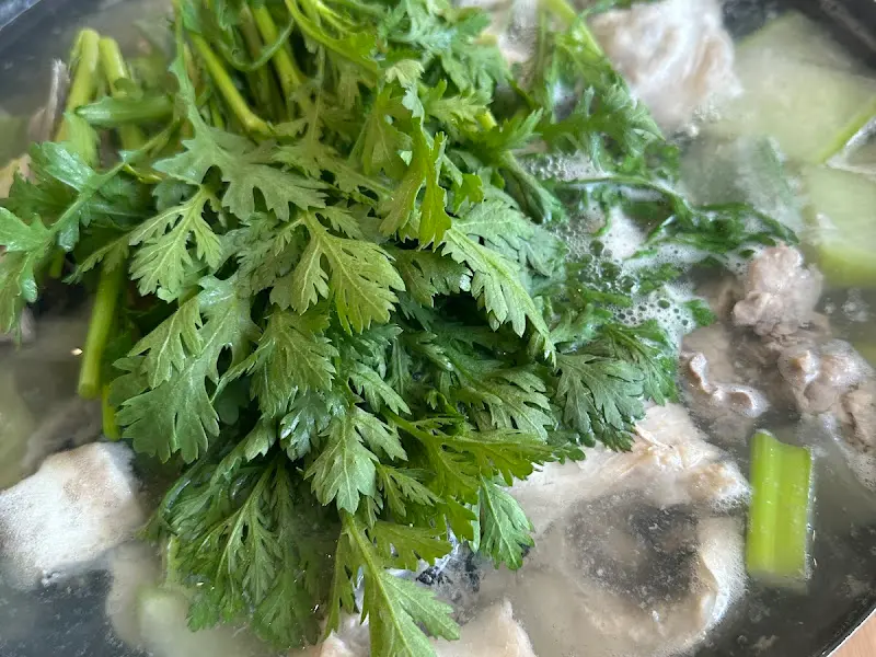 싱싱한 대구와 미나리의 조화