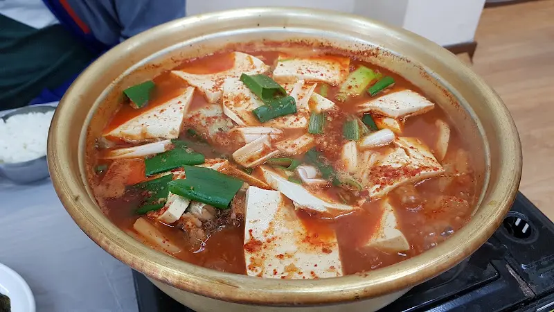 보글보글 끓는 동태찌개