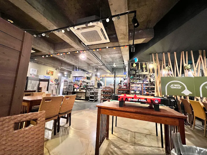 에밀테라스 내부 전경