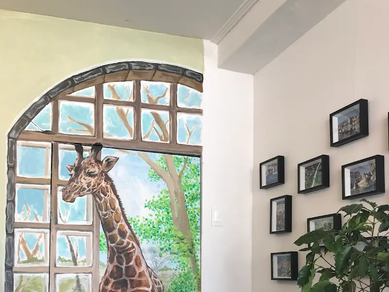 카페 내부 벽화