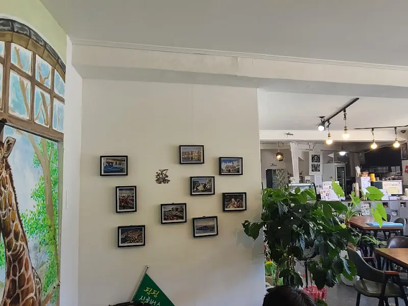 카페 외부 모습