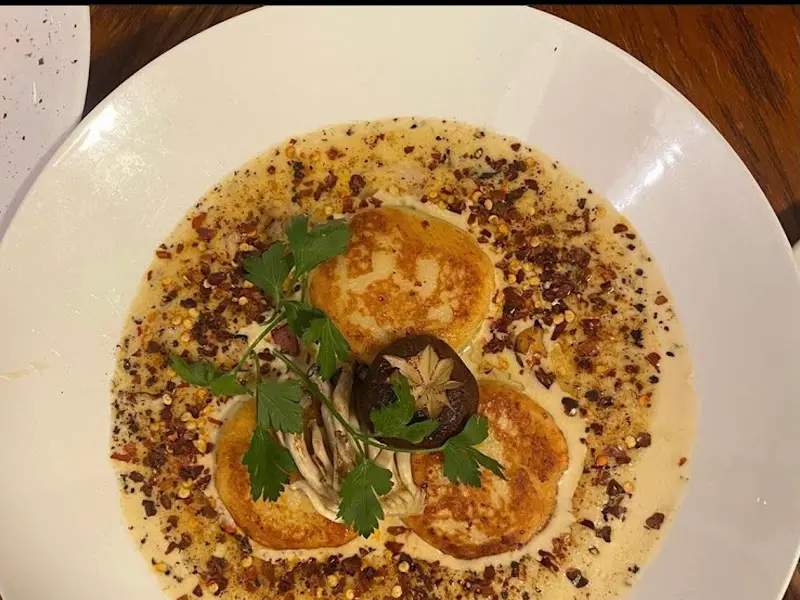 버섯크림과 구운 뇨끼의 모습