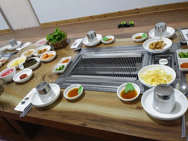 푸짐하게 차려진 한 상