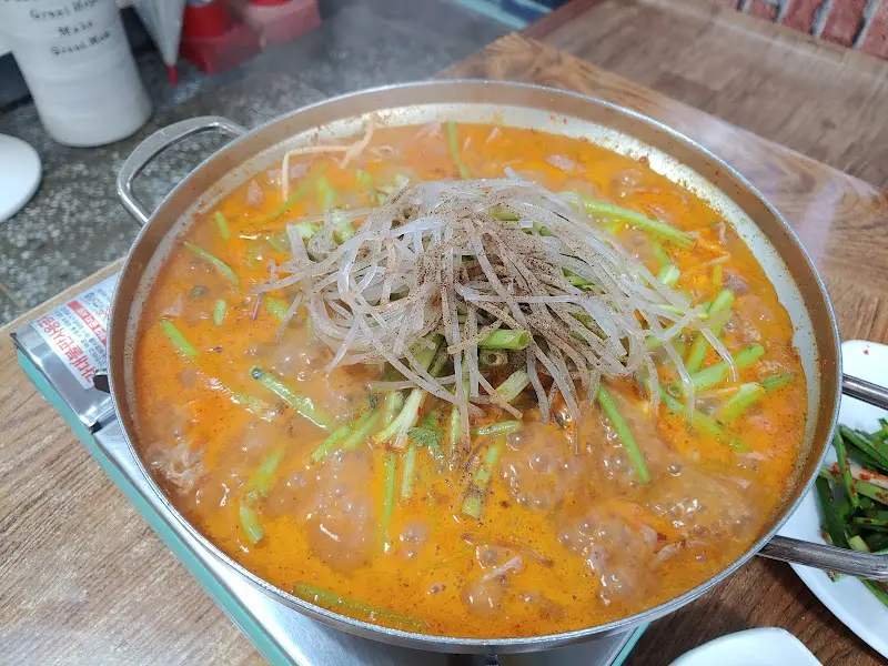 뚝배기에 담긴 순대국밥