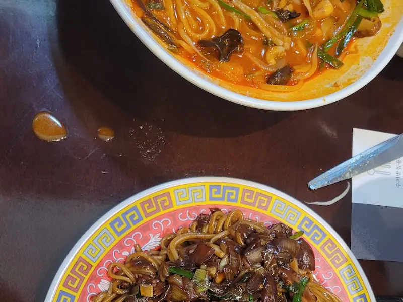 韻記(운기)의 짬뽕과 쟁반짜장