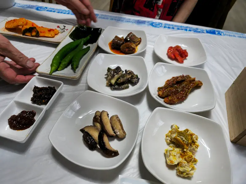 윤기가 자르르 흐르는 더덕구이