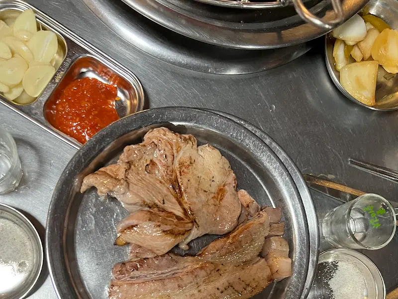 잘 익은 돼지고기