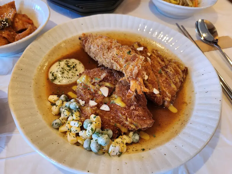 돈까스 백반 전체 샷