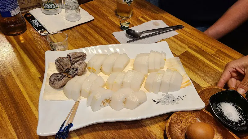 신선한 야채와 곁들여 먹는 한우