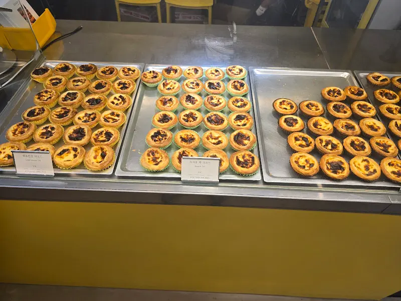 다양한 타르트 진열