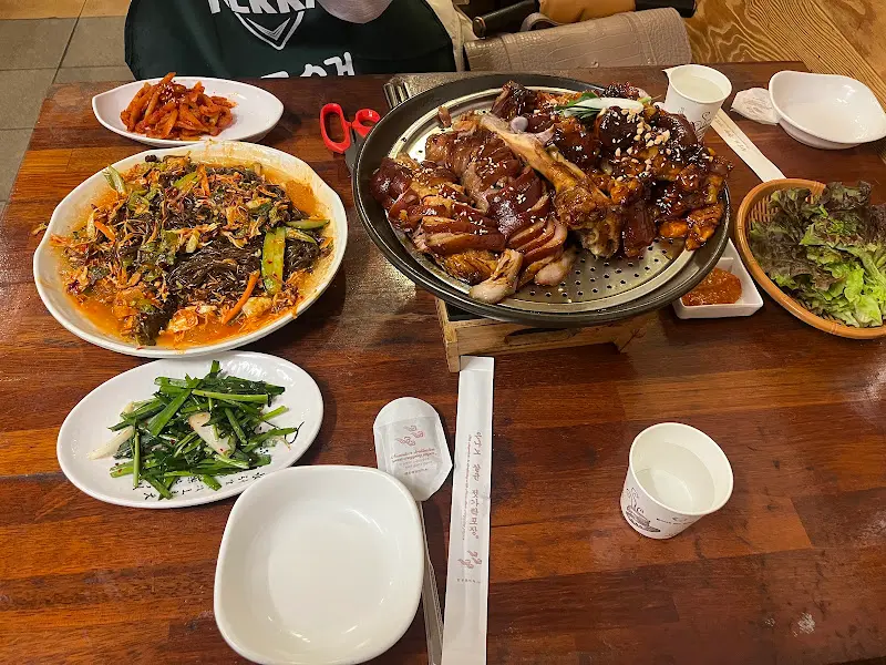 푸짐한 족발 한 상 차림