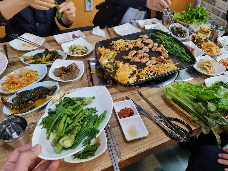 잘 구워진 삼겹살의 향연