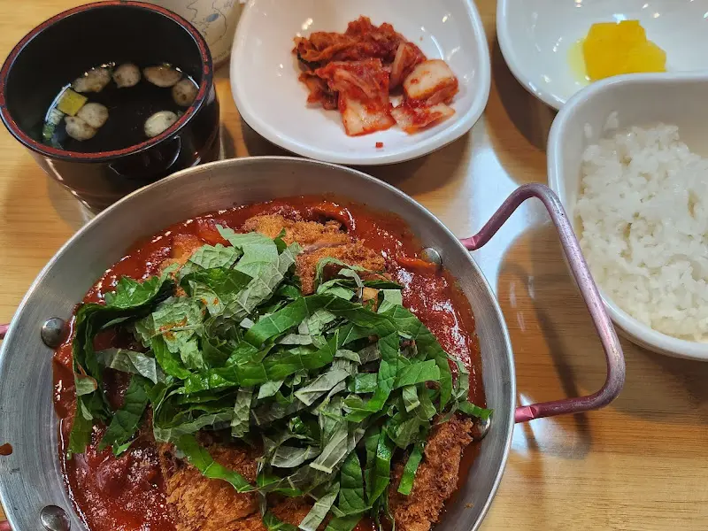 드림식당 떡볶이 돈까스 한상차림