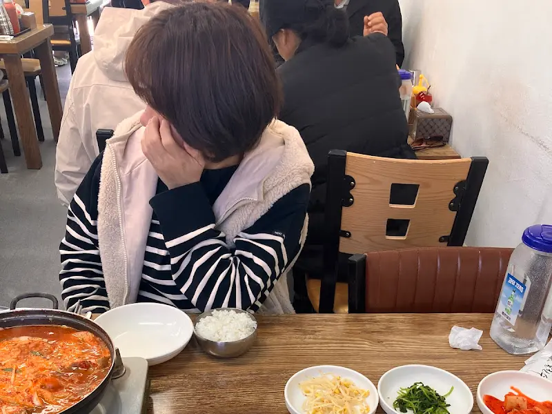 어업인 식당 내부 테이블 풍경