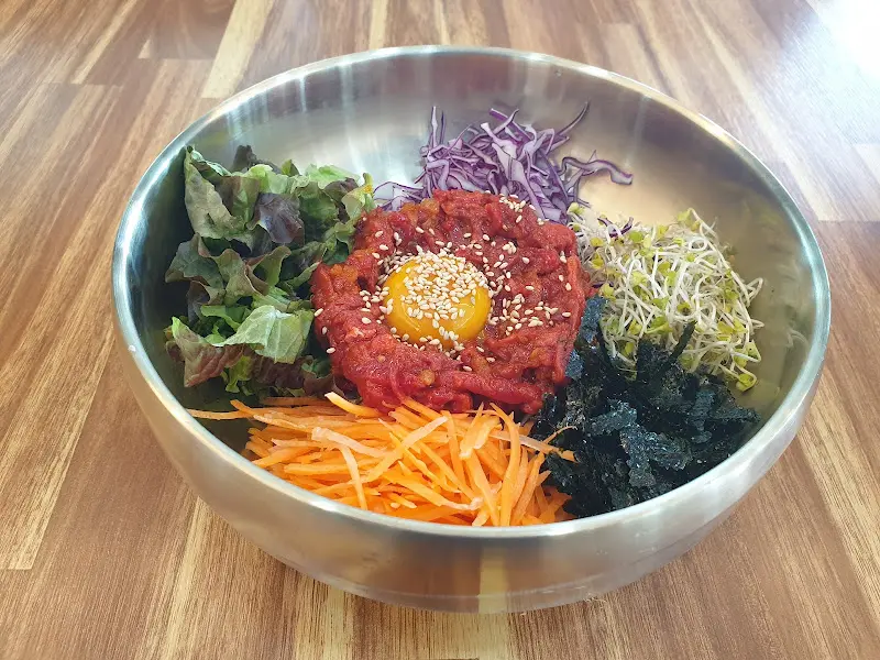 팔곡밀면의 한우육회비빔밥