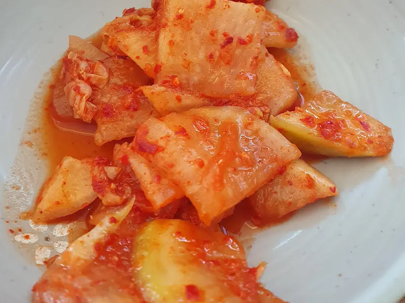 팔곡밀면의 무생채