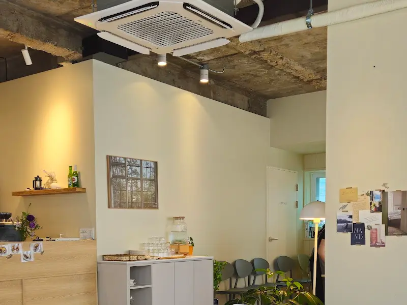 다락방식탁의 내부 인테리어