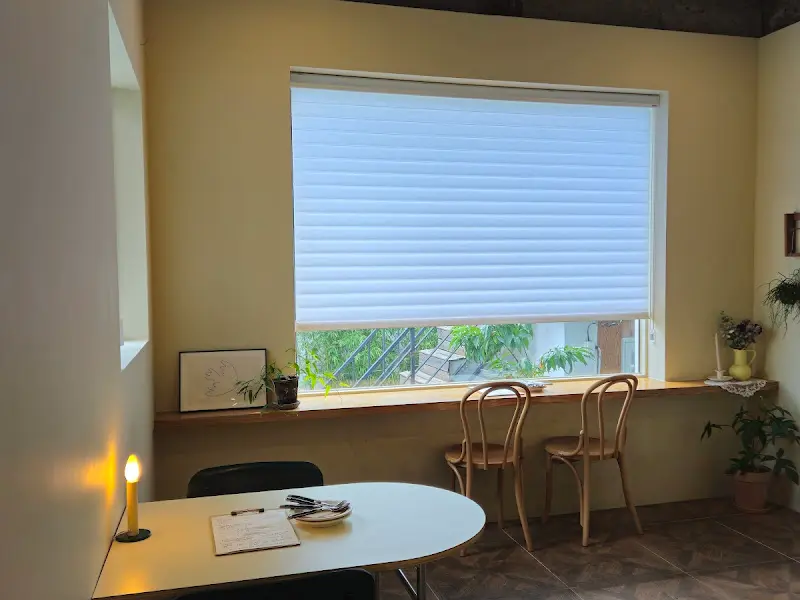 창가 좌석의 모습