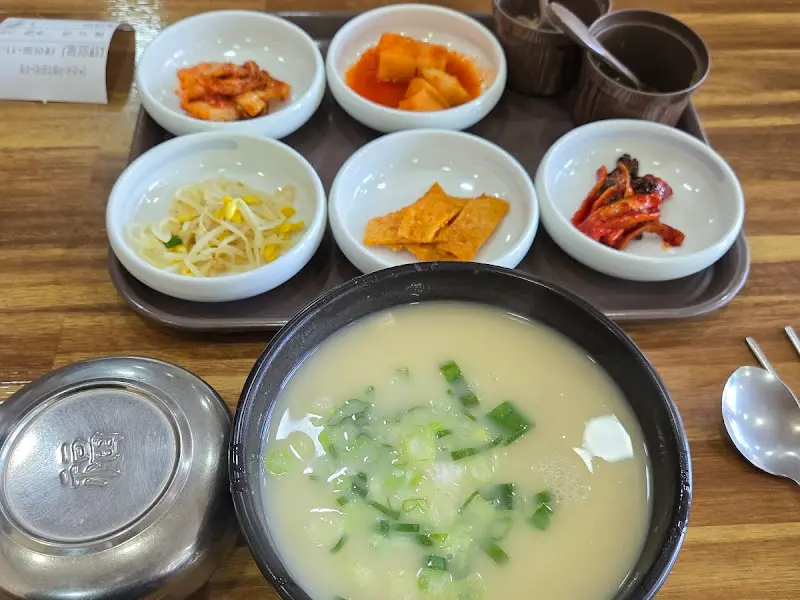 돌박사 황태해장국과 밑반찬