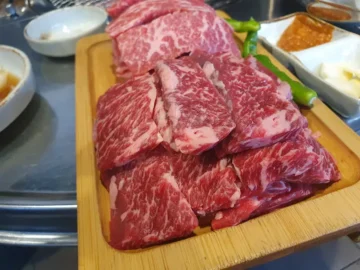 종로에서 발견한 보석, 가격 이상의 행복을 주는 맛집 갈비살