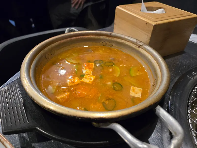 다양한 소스와 채소