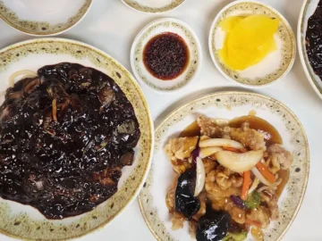 숨겨진 내공이 느껴지는, OO의 수타면 끝판왕 OO반점! 여기 진짜 OO 맛집 인정!