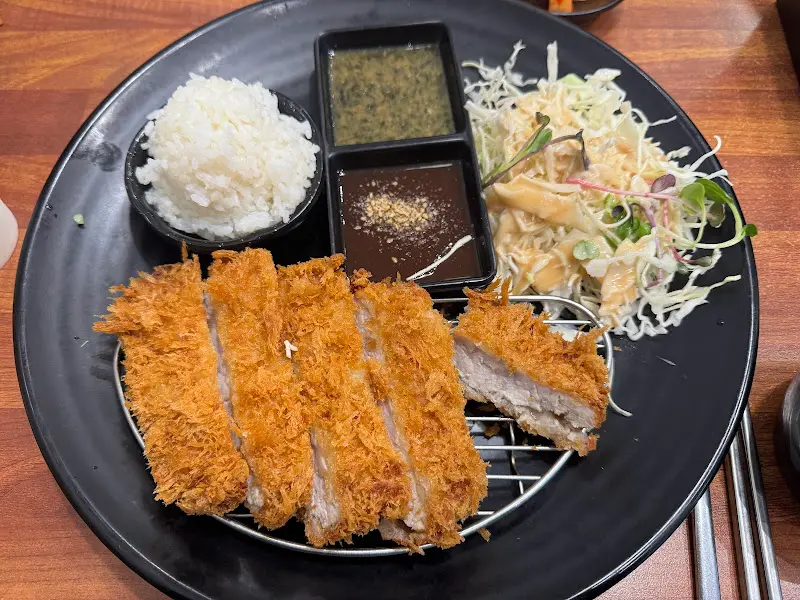 기본 돈까스 한 상 차림