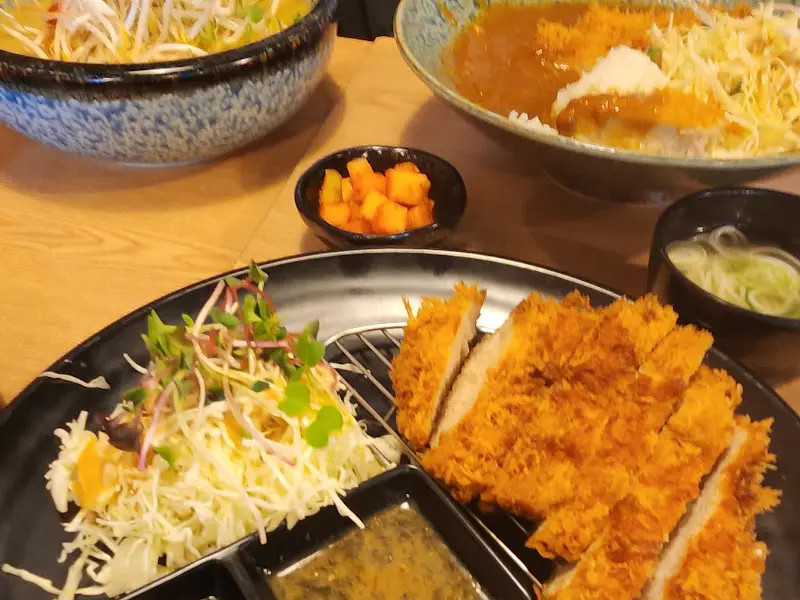 돈까스 한 상 차림