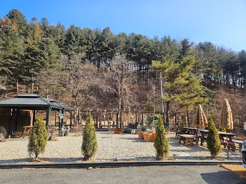 카페 외부 테이블