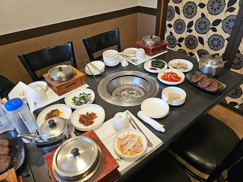 푸짐하게 차려진 한 상