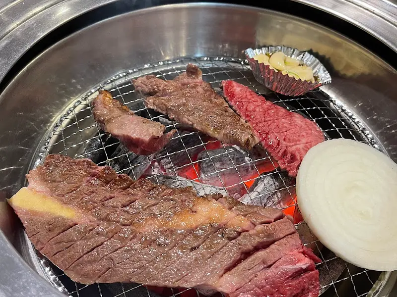 숯불 위에 구워지는 한우