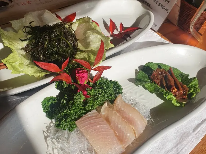 싱싱한 회와 해산물