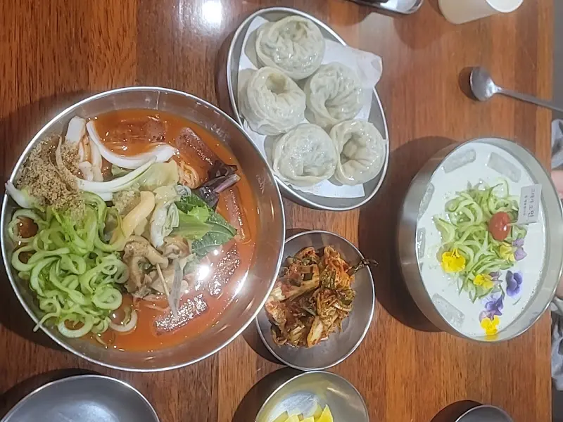 콩국수, 통골뱅이 비빔국수, 만두