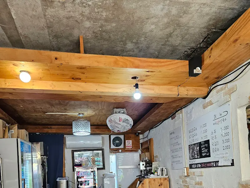 가게 내부 천장