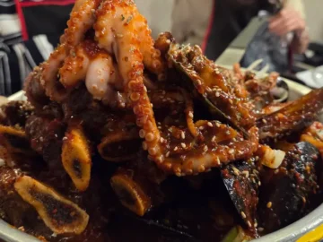 바다 내음 가득한 애월, 매콤한 갈비찜에 퐁당 빠진 날! 제주 맛집 애월찜