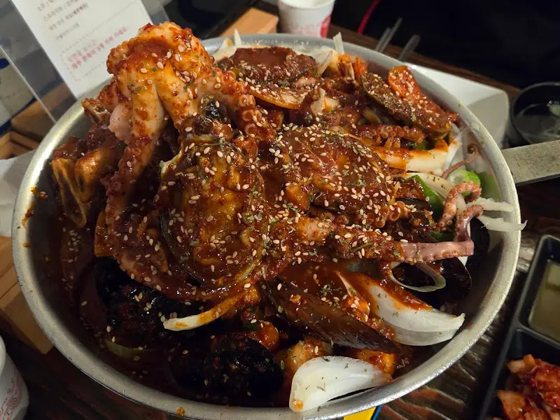 전복 낙지 매운 소갈비찜 한상차림