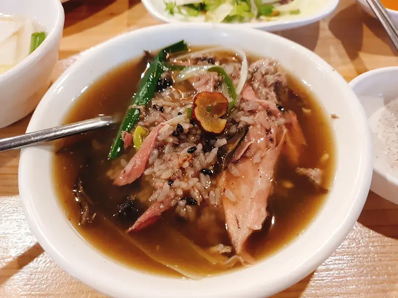 능이오리백숙과 찹쌀밥