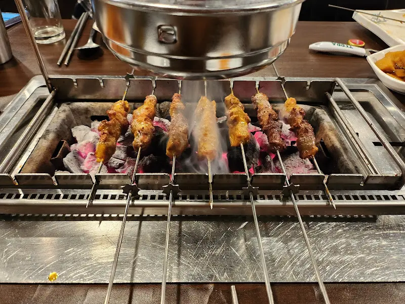 숯불에 구워지고 있는 양갈비꼬치