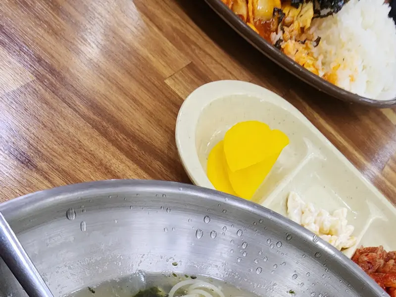 잔치국수와 오징어볶음