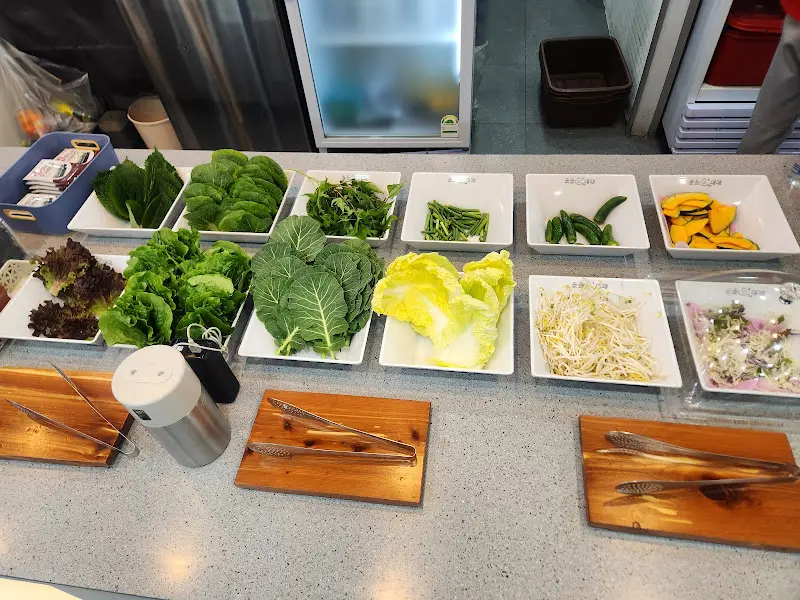 돌돌대패 샐러드바 전경