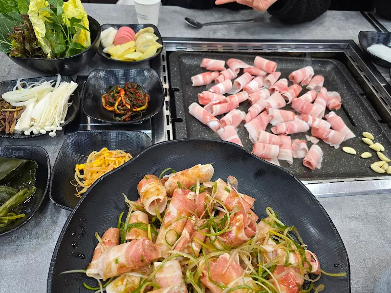 돌돌대패 불판 위 대패삼겹살