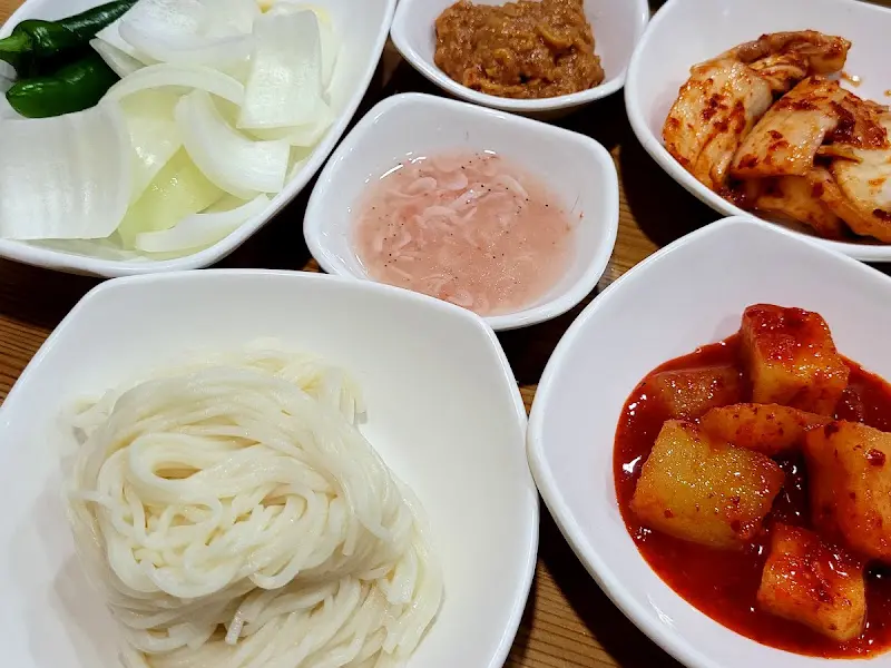 다채로운 반찬들