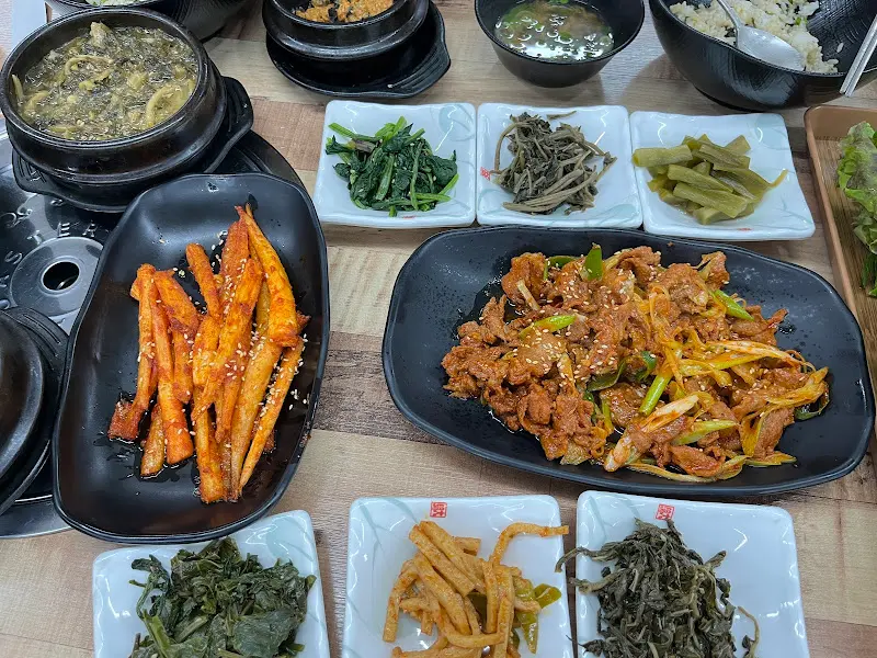 다채로운 색감과 신선함이 돋보이는 쌈 채소