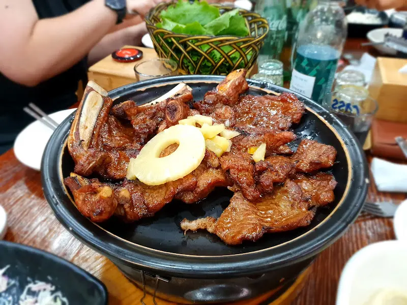 푸짐한 돼지갈비 한 상차림